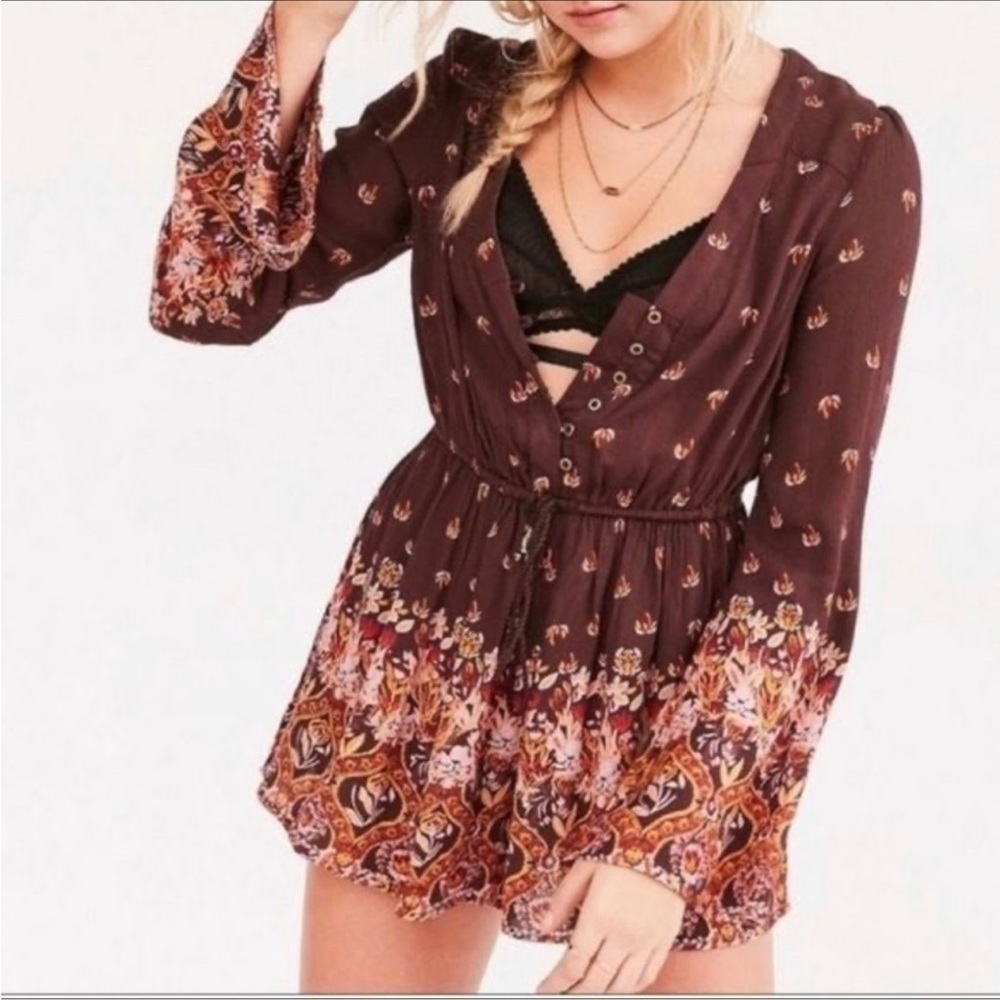 Urban Outfitters Ecote Beautiful Floral Romper Size XS